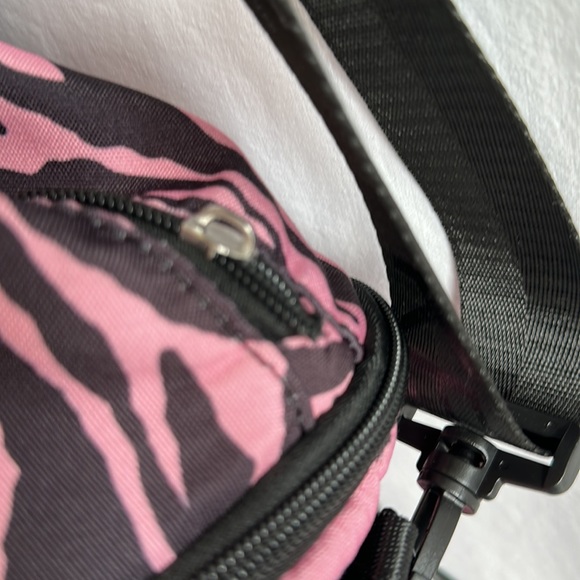 Kendall + Kylie pink and black zebra print duffel / weekend bag - Picture 3 of 4